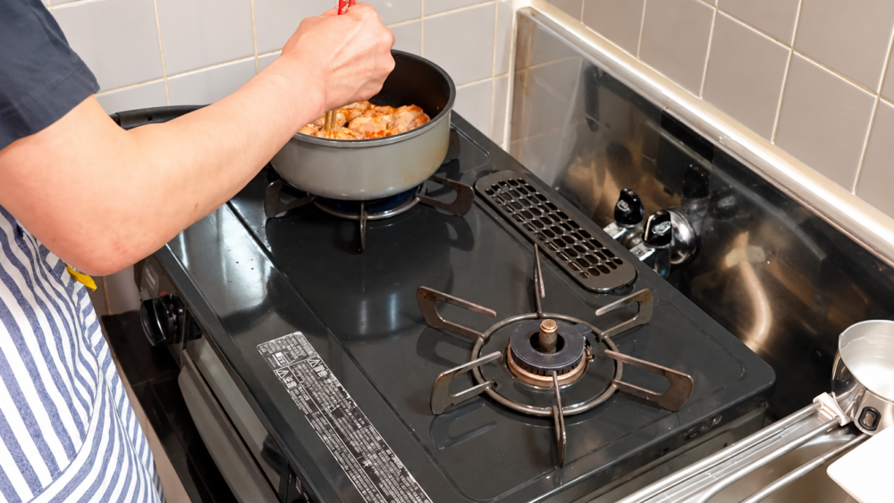 白だし唐揚げを少量の油で揚げ焼きする